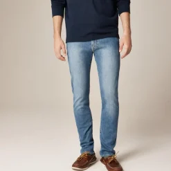 770™ Straight-fit stretch jean in medium wash
