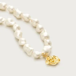 Baroque pearl necklace with rose pendant