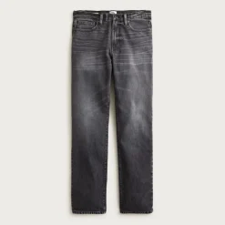 Classic Straight jean in faded black wash