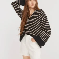 High-rise denim short in white