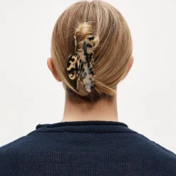 Large claw hair clip in tortoise