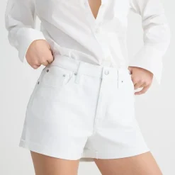 Mid-rise denim short in white