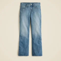 Mid-rise relaxed kickout jean