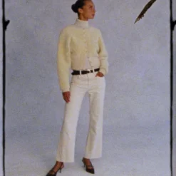 Mid-rise relaxed kickout jean