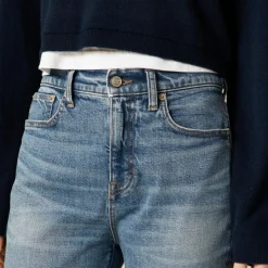 Nipped straight jean in stretch
