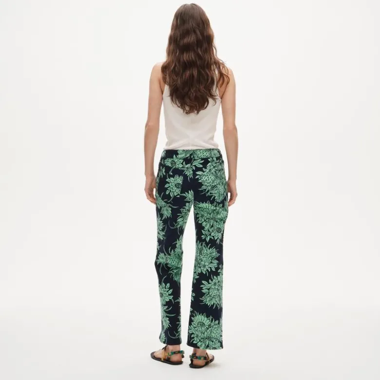 Petite Charley kickout cropped jean in pineapple garden print