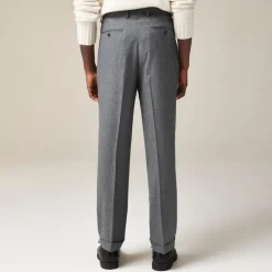 Relaxed-fit single-pleat trouser in Italian wool flannel