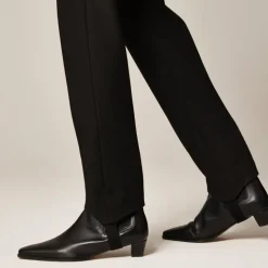 Stirrup pant in four-season stretch